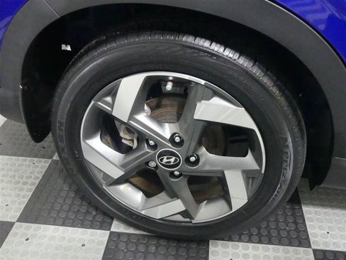 Used 2022 Hyundai Venue SEL FWD image 17