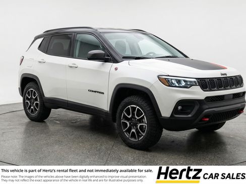 Used 2025 Jeep Compass Trailhawk image 1