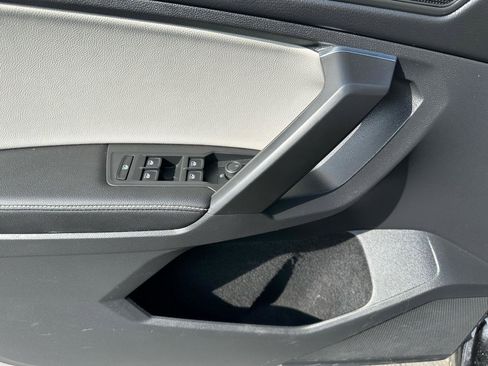 Used 2022 Volkswagen Tiguan S image 10