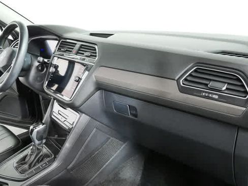 Used 2024 Volkswagen Tiguan SE FWD image 25