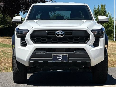 Used 2024 Toyota Tacoma TRD Off-Road AWD/4WD image 8