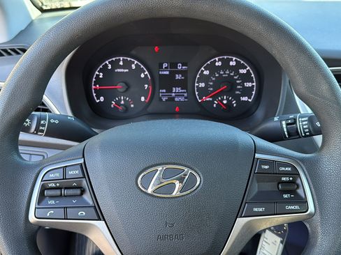 Used 2022 Hyundai Accent SE FWD image 9