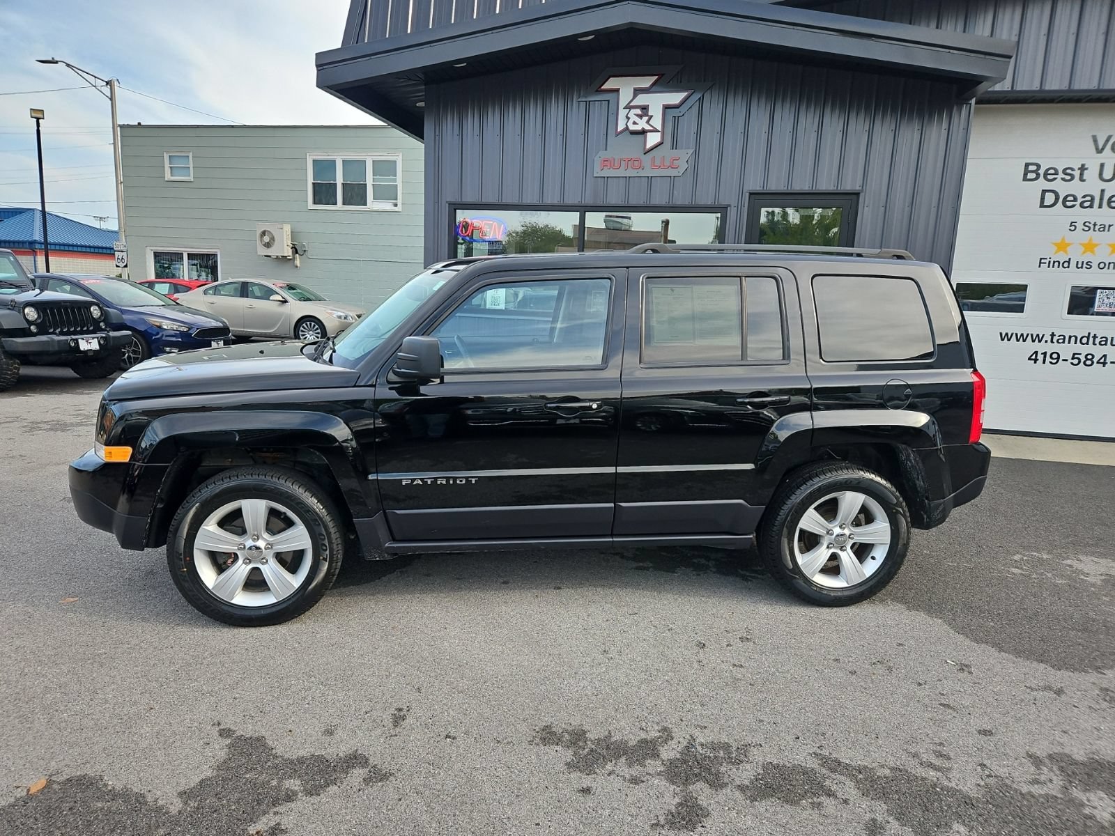 Used 2016 Jeep Patriot Latitude AWD/4WD image 2