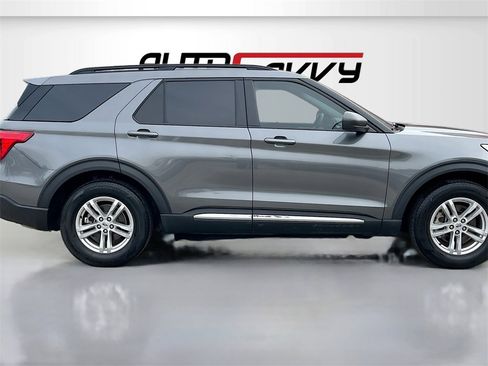Used 2023 Ford Explorer XLT image 8