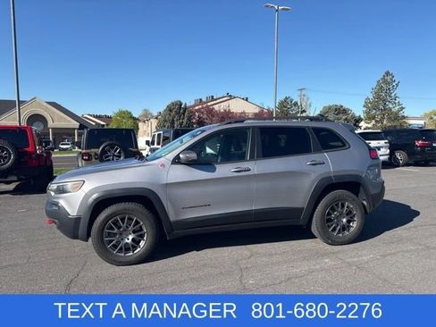 Used 2019 Jeep Cherokee Trailhawk w/ Cold Weather Group AWD/4WD image 6