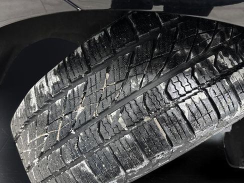 Certified 2025 Chrysler Pacifica Limited image 39