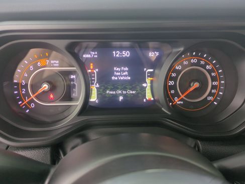 Used 2024 Jeep Wrangler Unlimited Sahara w/ Technology Group AWD/4WD image 12