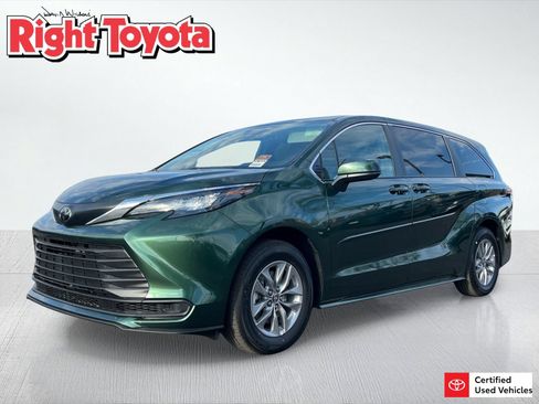 Certified 2026 Toyota Sienna LE FWD image 1