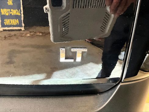 Used 2022 Chevrolet Traverse LT image 30