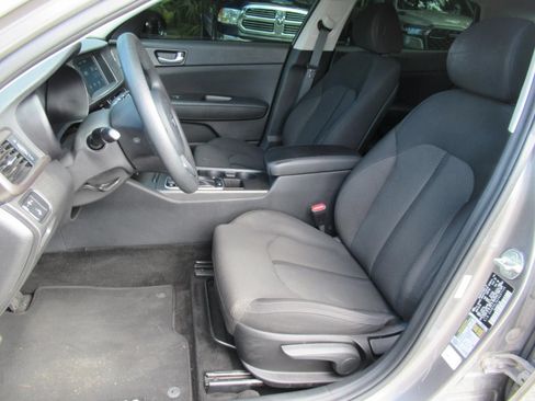 Used 2018 Kia Optima LX w/ 17" Alloy Wheels Package FWD image 18