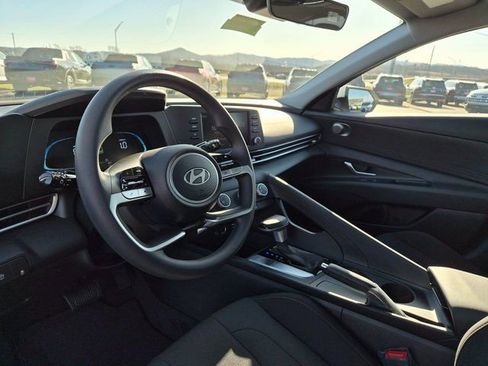 New 2026 Hyundai Elantra SE image 18