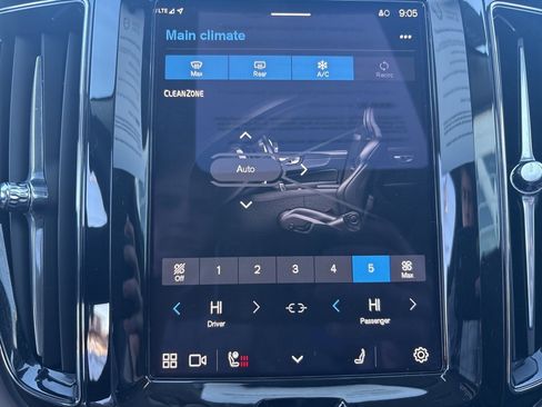 Certified 2025 Volvo XC60 B5 Core image 27