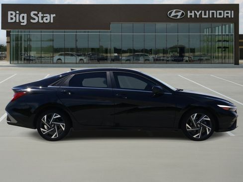 Used 2025 Hyundai Elantra SEL FWD image 5