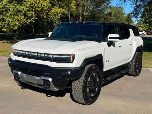 Used 2025 GMC Hummer EV 2X w/ Extreme Off-Road Package image 2
