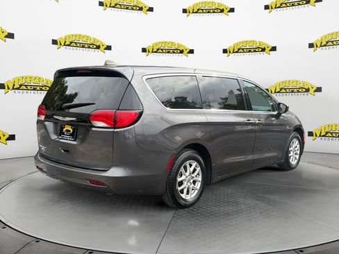 Used 2023 Chrysler Voyager LX FWD image 5