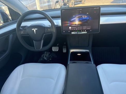 Used 2024 Tesla Model Y Performance image 15