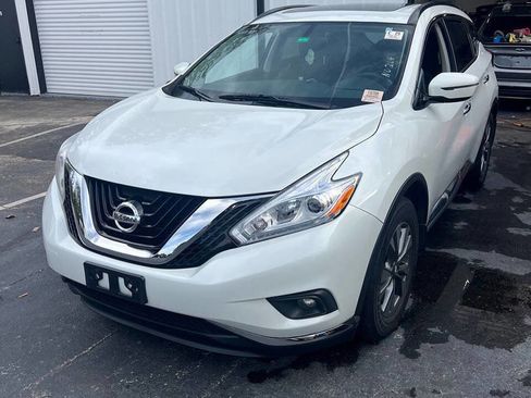 Used 2016 Nissan Murano SV w/ Premium Package image 2