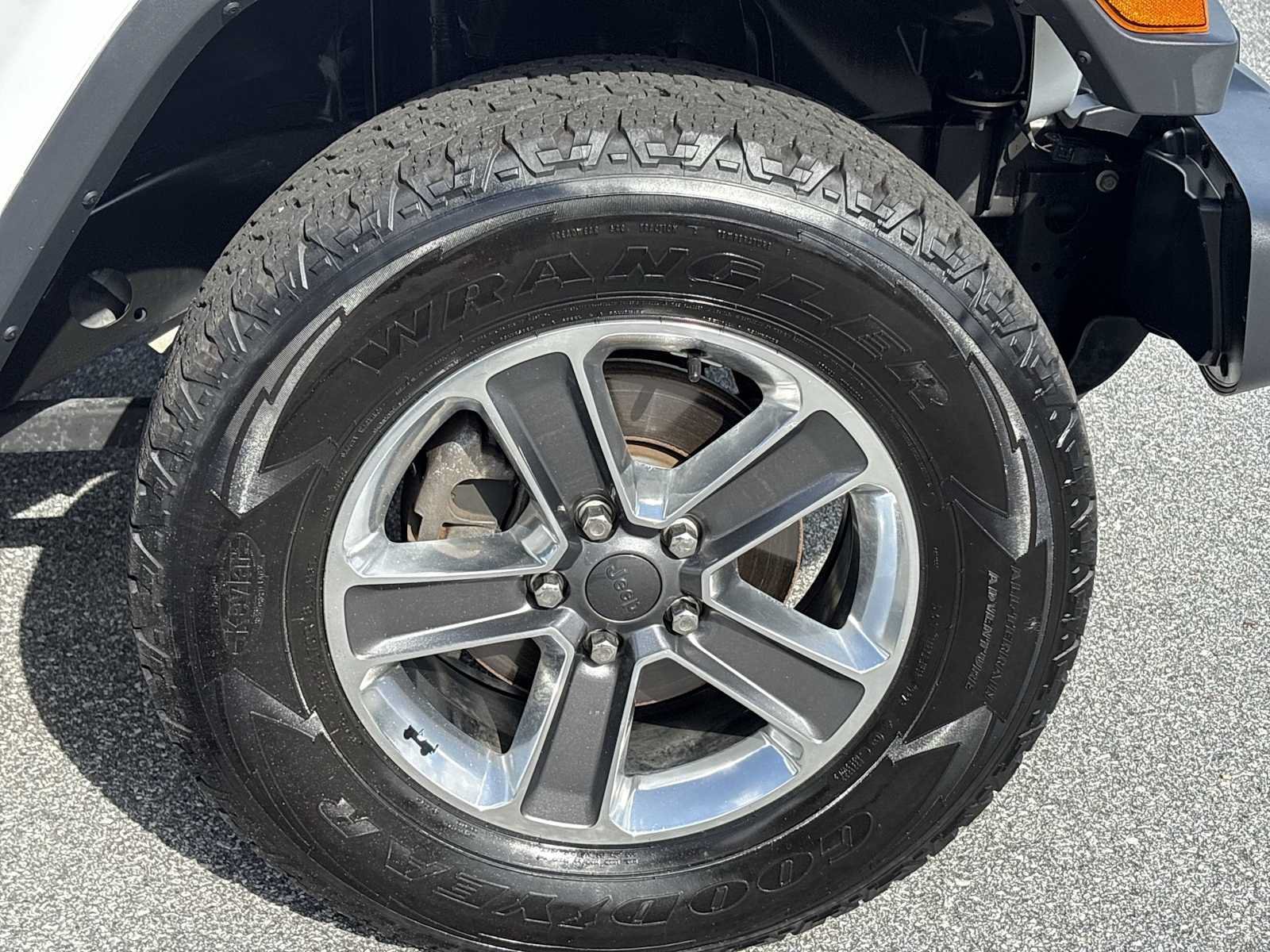 Used 2020 Jeep Wrangler Unlimited Sahara AWD/4WD image 32