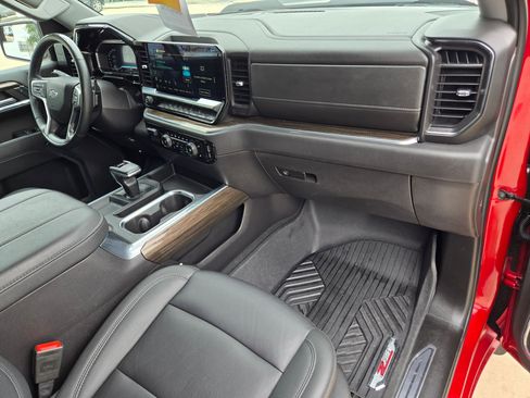 Used 2024 Chevrolet Silverado 1500 LT Trail Boss w/ Convenience Package II AWD/4WD image 25
