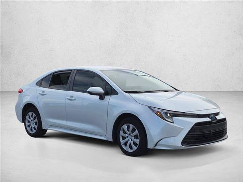 Used 2024 Toyota Corolla LE FWD image 3