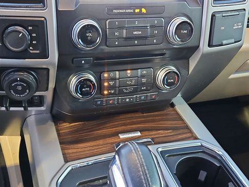 Used 2017 Ford F150 Lariat w/ Equipment Group 502A Luxury image 28