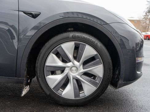 Used 2024 Tesla Model Y Long Range image 12