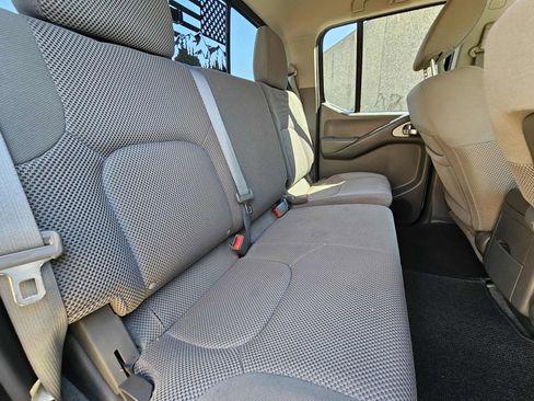 Used 2014 Nissan Frontier SV image 14