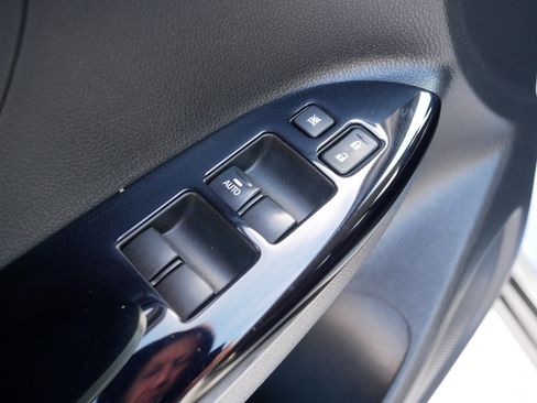 Used 2022 Mitsubishi Eclipse Cross LE image 19