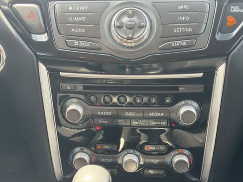 Used 2019 Nissan Pathfinder SV image 17