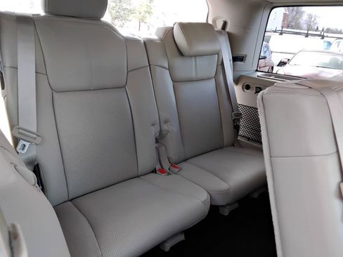 Used 2006 Jeep Commander Limited w/ Trailer Tow Group IV image 18