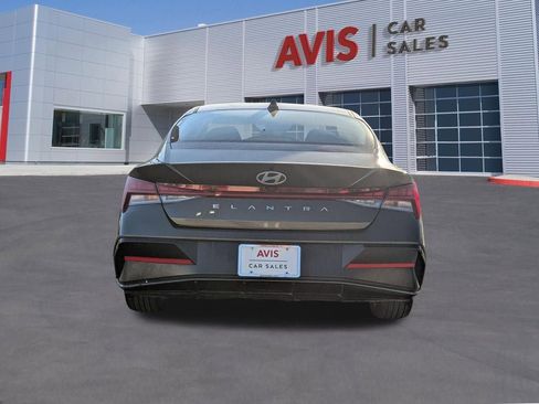 Used 2025 Hyundai Elantra SEL image 5