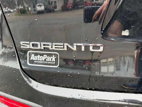 Used 2018 Kia Sorento L image 10