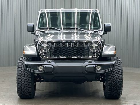 Used 2024 Jeep Gladiator Willys image 8