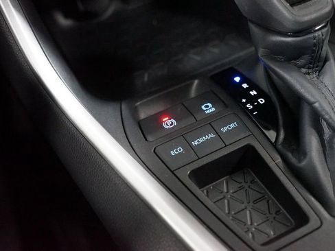 Certified 2022 Toyota RAV4 LE image 21