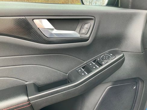 Used 2022 Ford Escape SEL w/ SEL Stealth AWD Package image 17