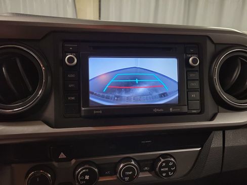 Used 2019 Toyota Tacoma SR5 w/ SR5 Appearance Package (SM) AWD/4WD image 17