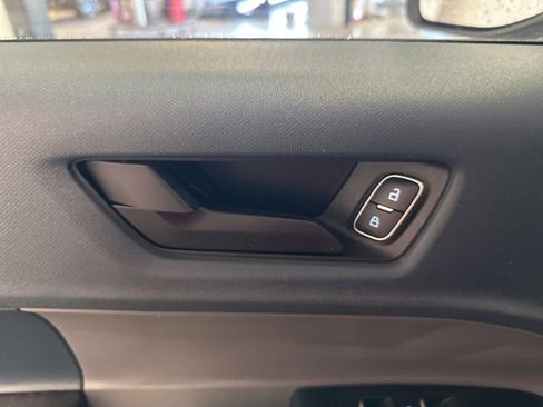 Used 2025 Ford Maverick XL image 9