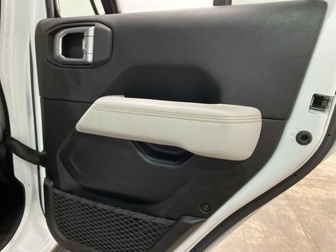 Used 2021 Jeep Wrangler Unlimited Sahara image 73