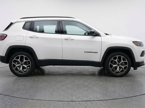 Used 2025 Jeep Compass Limited image 11