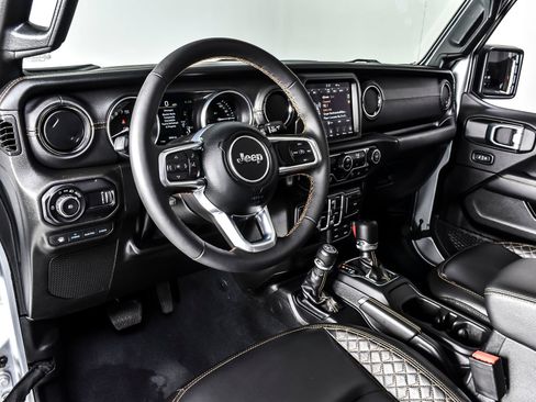 Used 2023 Jeep Wrangler Unlimited Sahara AWD/4WD image 18