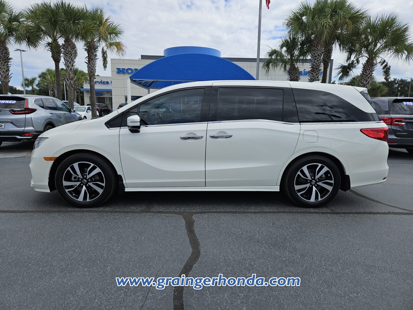 Used 2018 Honda Odyssey Elite image 2