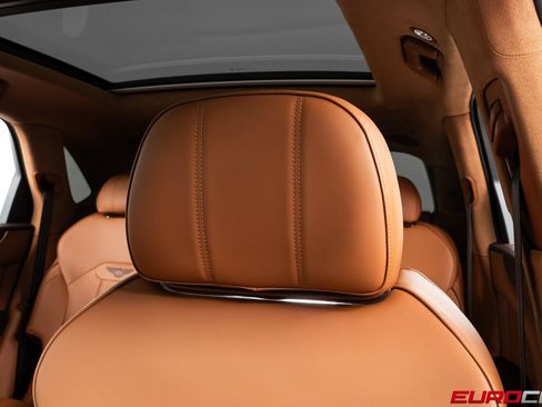 Used 2024 Bentley Bentayga AWD/4WD image 40