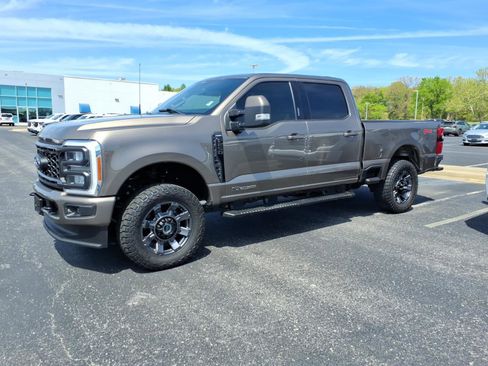 Used 2023 Ford F250 Lariat w/ Sport Appearance Package image 3