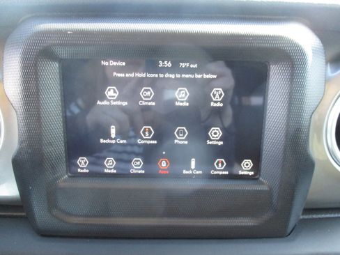 Used 2018 Jeep Wrangler Unlimited Sahara AWD/4WD image 22