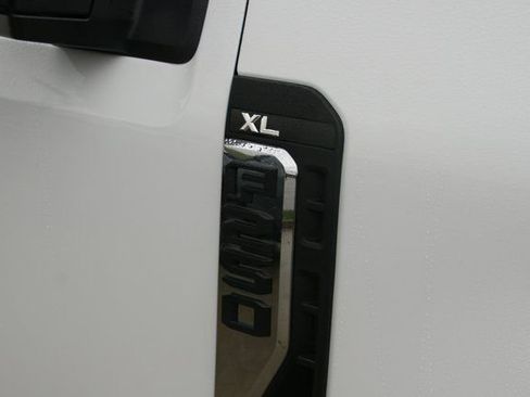 New 2026 Ford F250 XL w/ XL Off-Road Package image 9