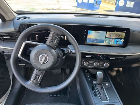 Used 2025 Nissan Kicks SV FWD image 29