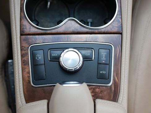 Used 2014 Mercedes-Benz CLS 550 4MATIC w/ Premium 1 Package image 45