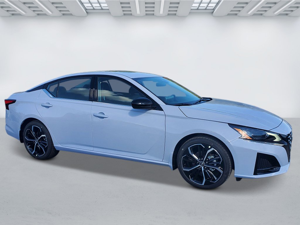 New 2025 Nissan Altima 2.5 SR w/ SR Premium Package FWD image 2