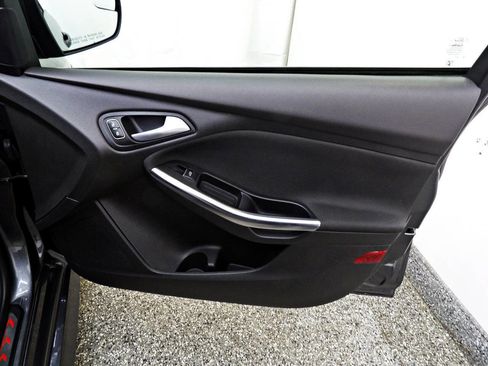 Used 2018 Ford Focus ST FWD image 11