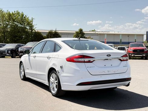 Used 2018 Ford Fusion SE w/ Equipment Group 602A FWD image 8